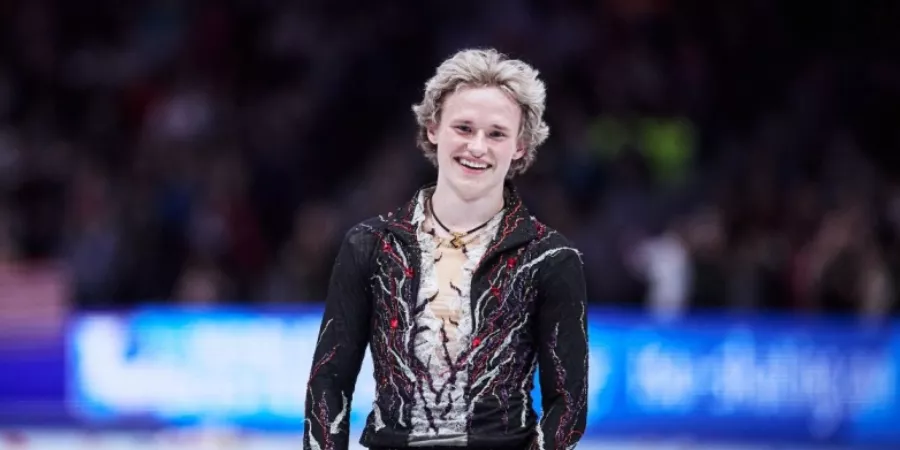 Ilia Malinin performing quad axel jump