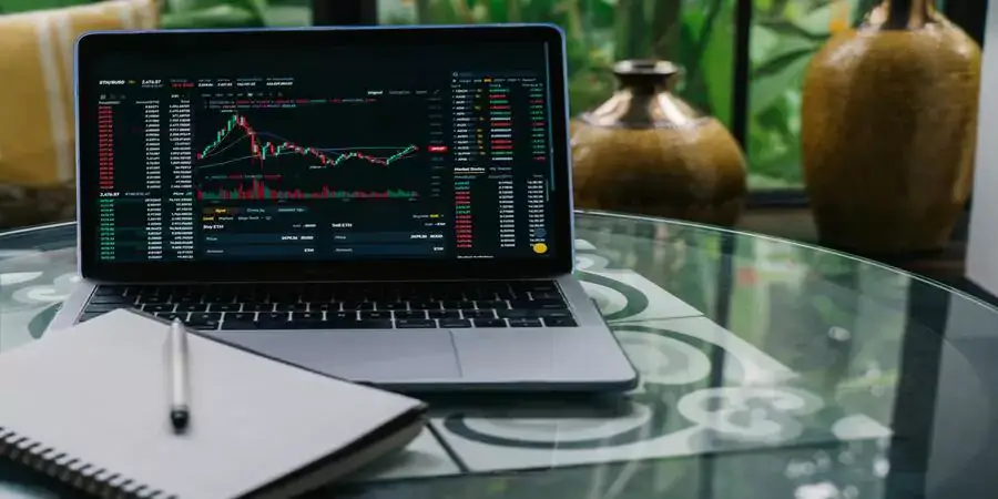 Analyzing Crypto Market Reactions to AI Competition: DeepSeek, Bitcoin Correlation, and Investment Risk Assessment