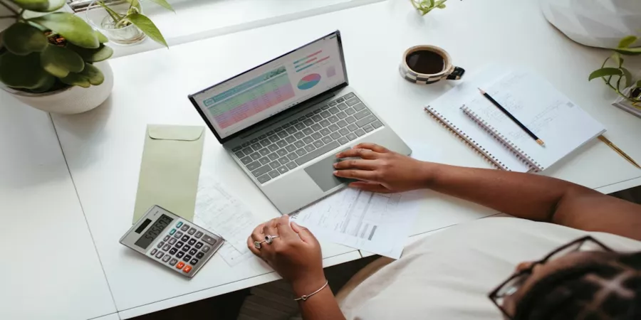 startup founders saving money
